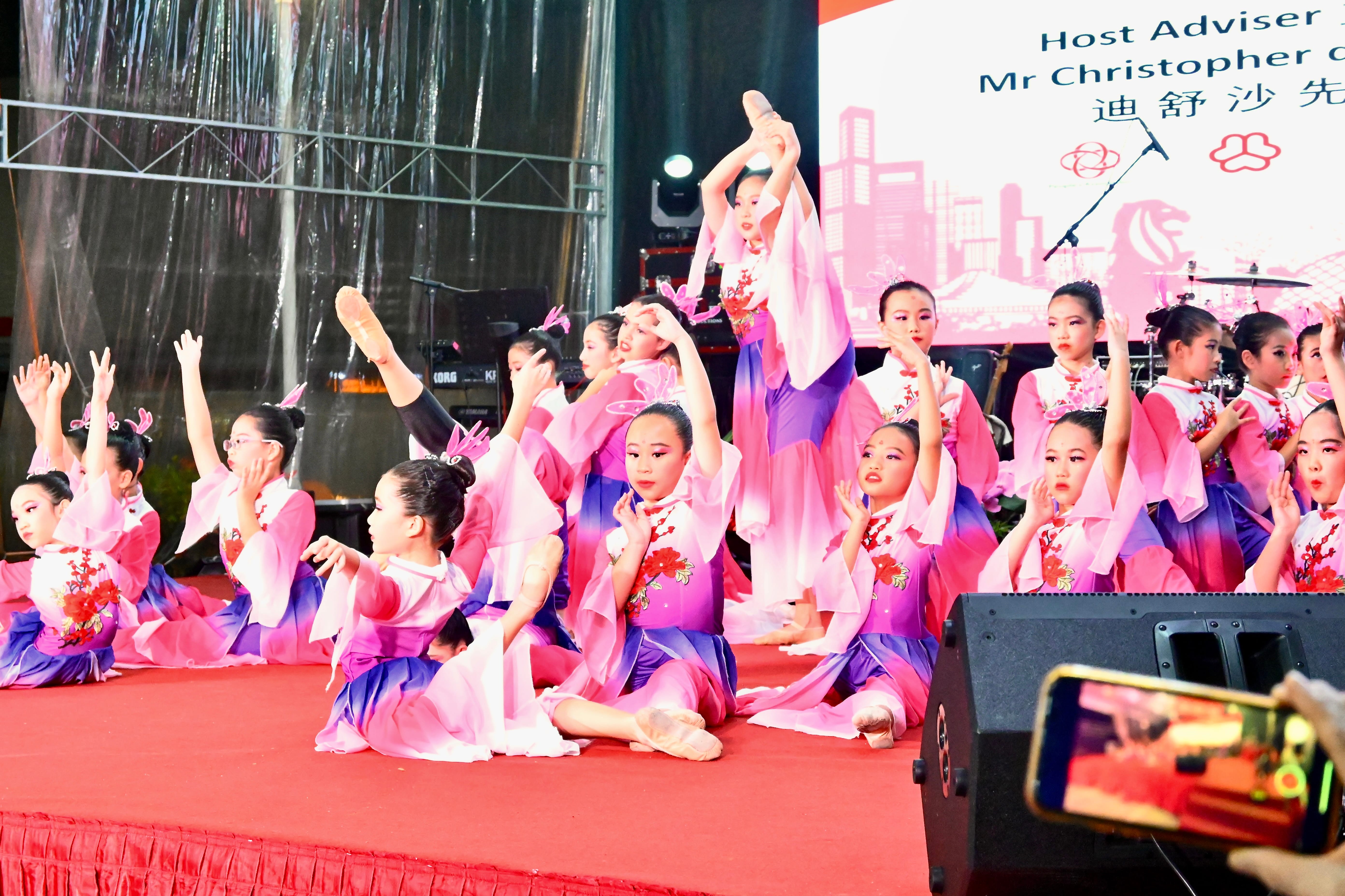 Chinese Dance members performing